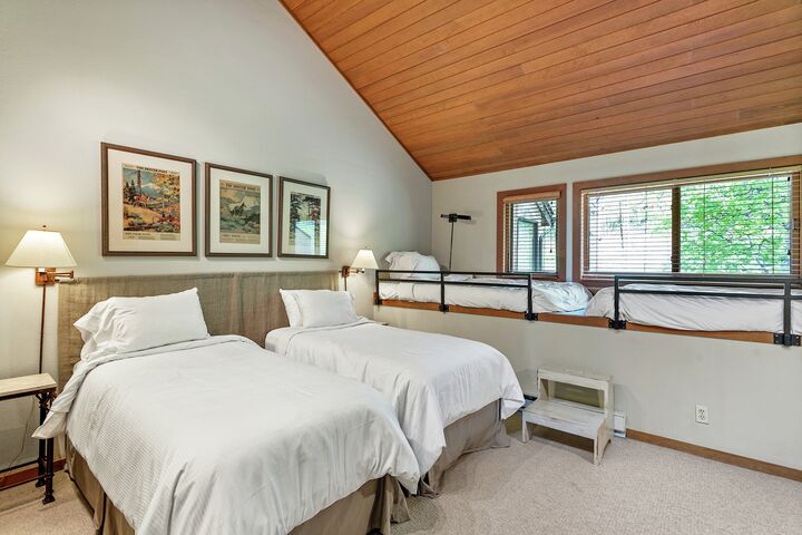 3 Bdrm 4.5 Bath #21 - Bedroom