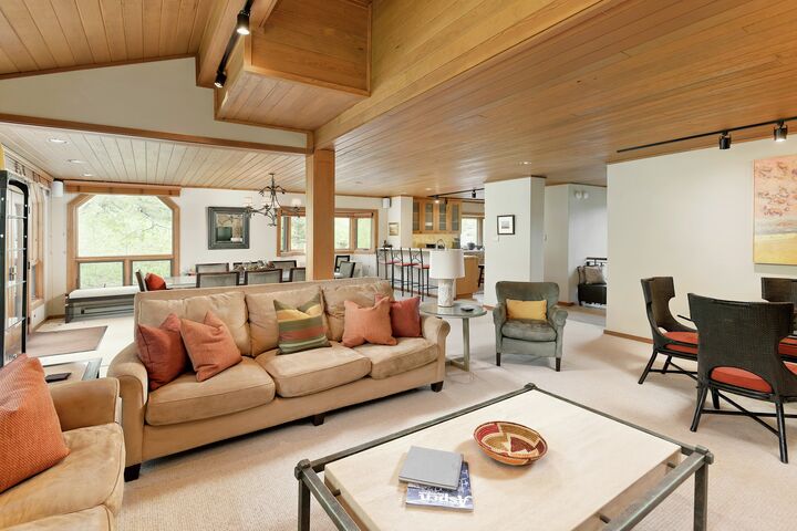 3 Bdrm 4.5 Bath #21 - Living Area