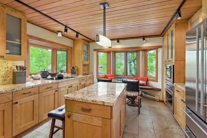3 Bdrm 4.5 Bath #21 - Kitchen