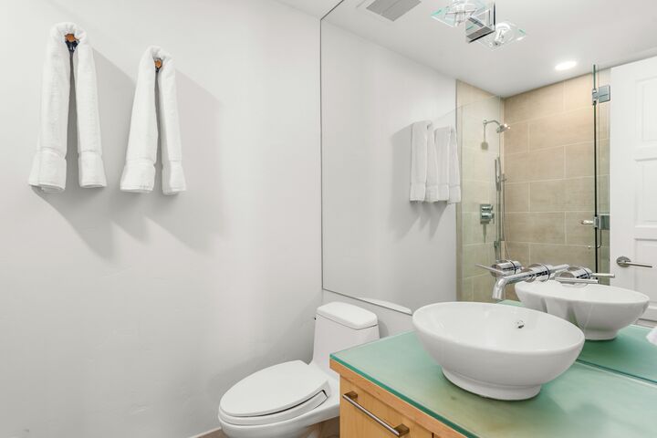 4 Bdrm 4.5 Bath #4 - Bathroom