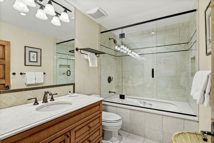 4 Bdrm 6.5 Bath #5 - Bathroom