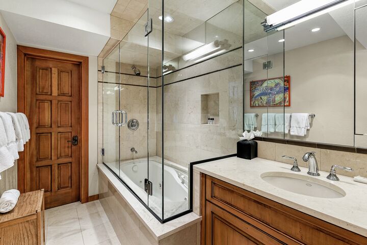 4 Bdrm 6.5 Bath #5 - Bathroom