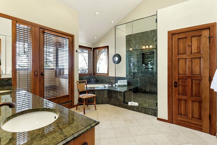 4 Bdrm 6.5 Bath #5 - Master Ensuite Bathroom