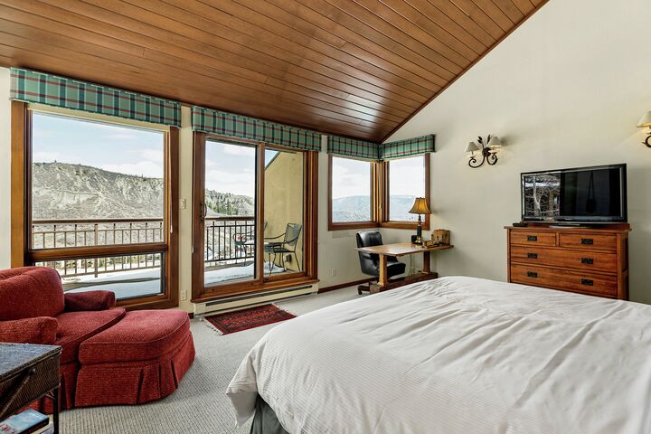 4 Bdrm 6.5 Bath #5 - Master Bedroom