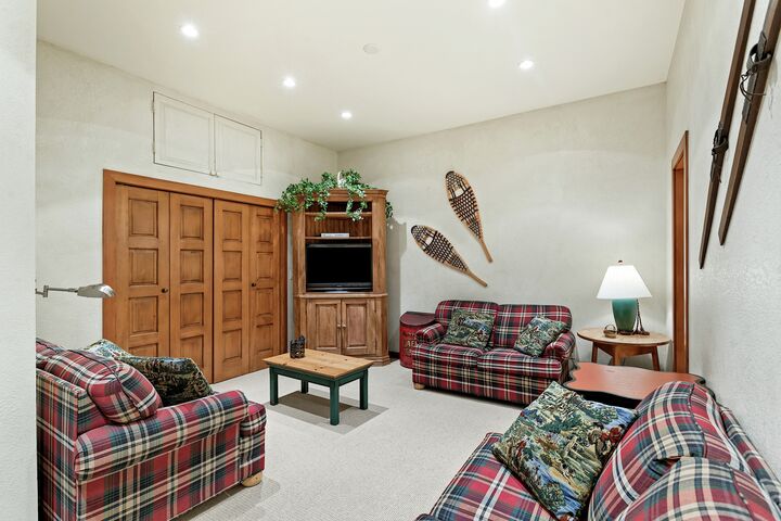 4 Bdrm 6.5 Bath #5 - Family Room