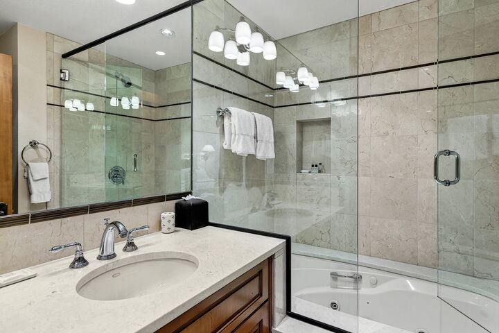 4 Bdrm 6.5 Bath #5 - Bathroom