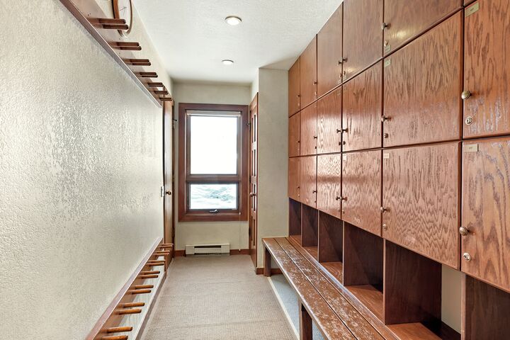 4 Bdrm 6.5 Bath #5 - Ski Storage