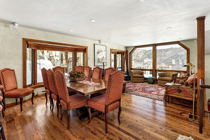 4 Bdrm 6.5 Bath #5 - Dining Area