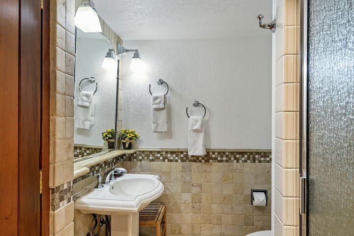 3 Bdrm Den 3 Bath #14 - Bathroom
