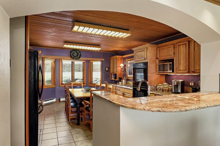 4 Bdrm 4.5 Bath #7 - Kitchen