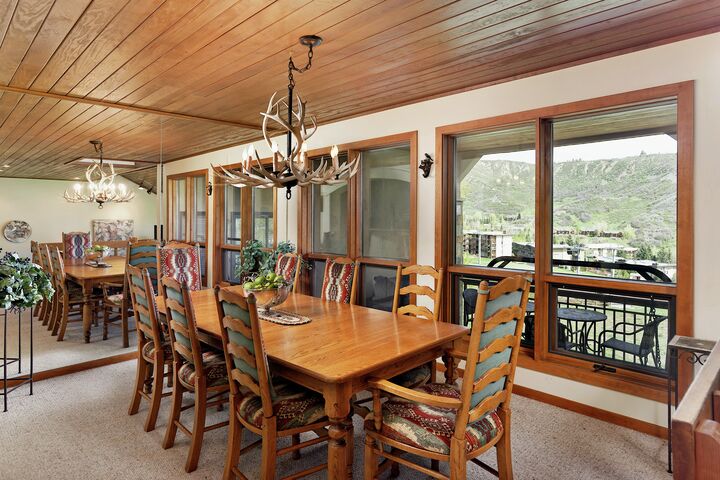 4 Bdrm 4.5 Bath #7 - Dining Area