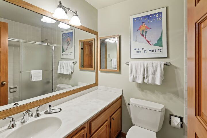 4 Bdrm 4.5 Bath #7 - Bathroom
