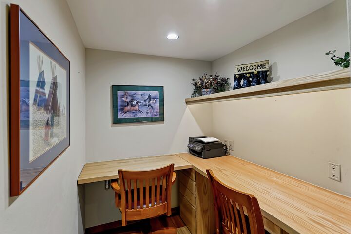 4 Bdrm 4.5 Bath #7 - Office