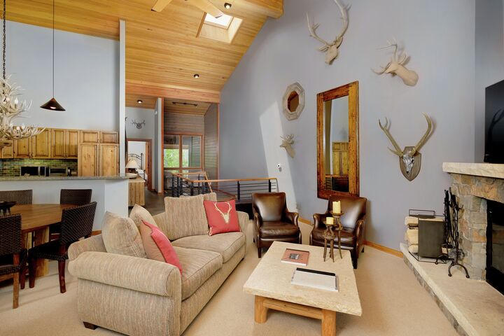 3 Bdrm 3 Bath #39 - Living Area