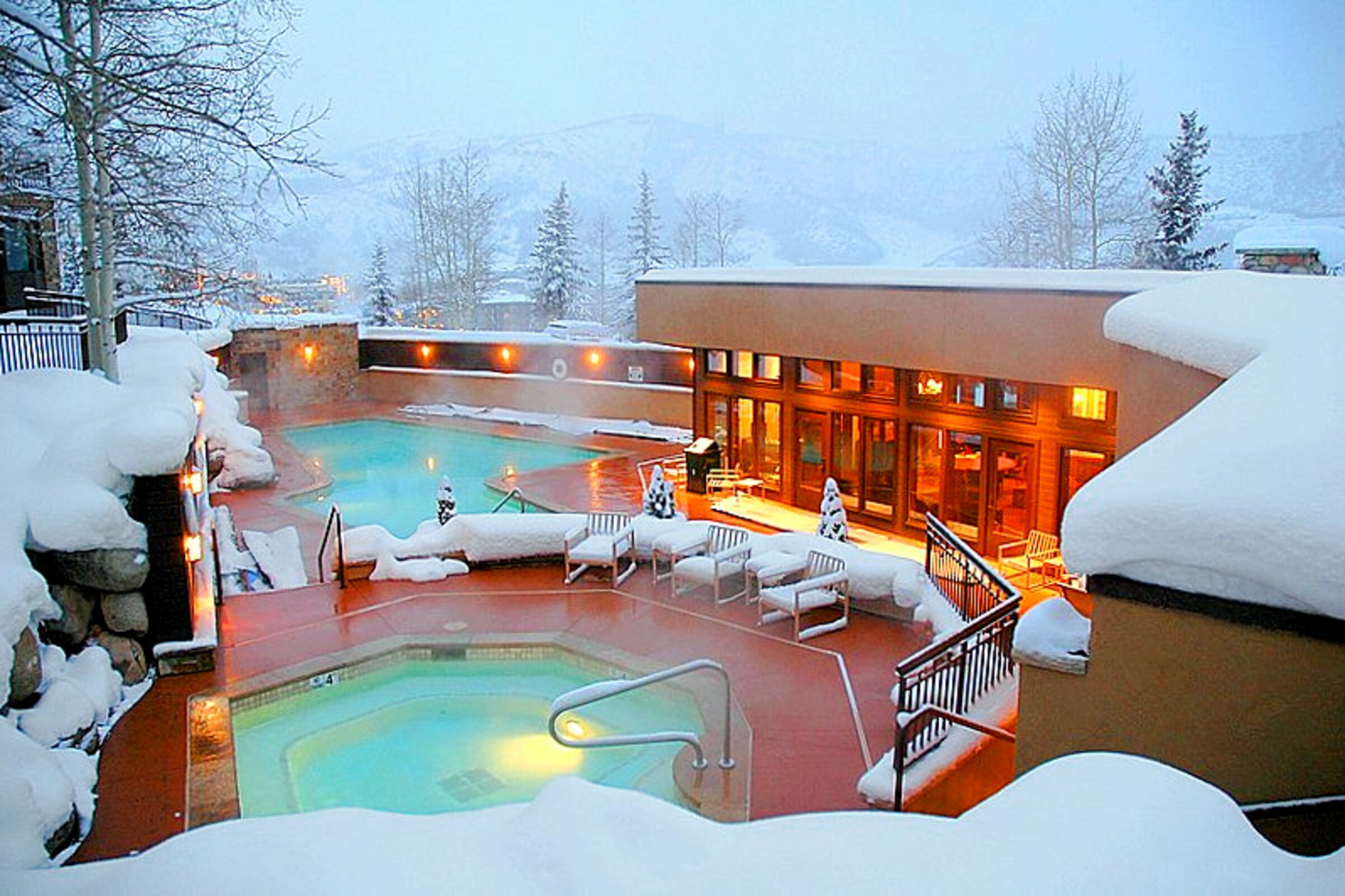 Outdoor Pool & Hot Tub