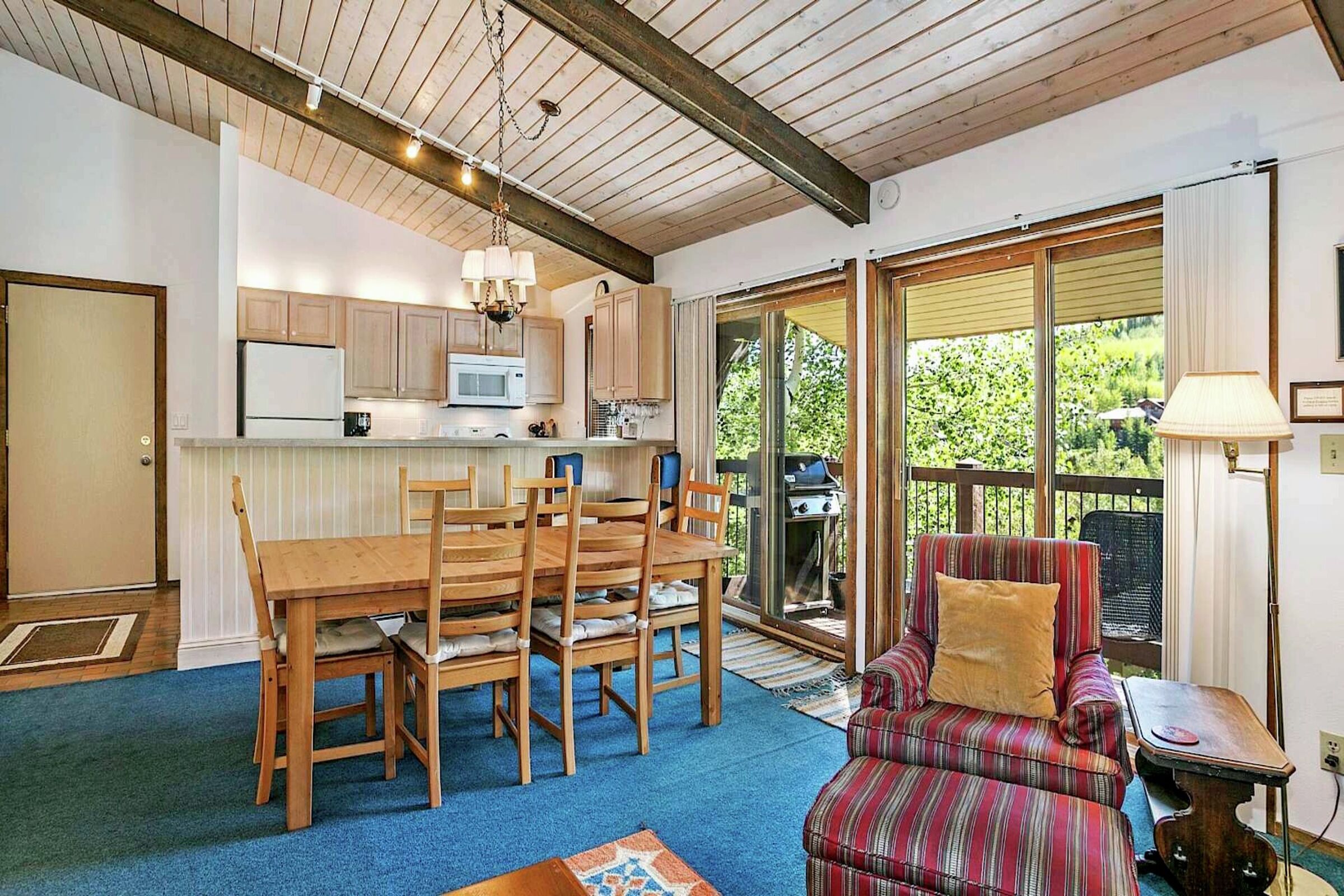 Dining Area & Kitchen