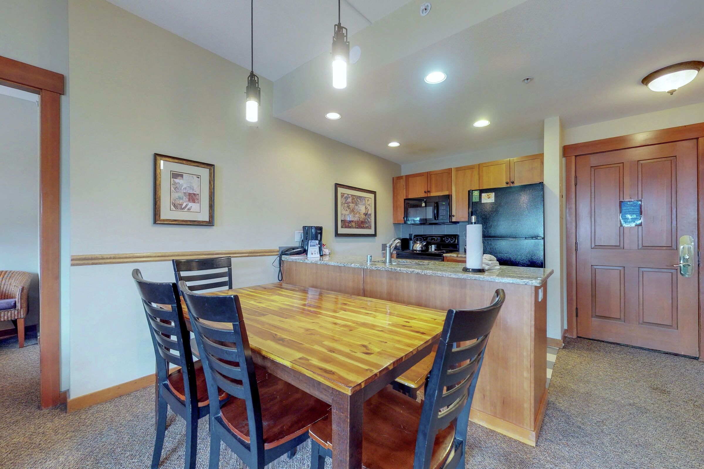 #407 - Dining Room & Kitchen