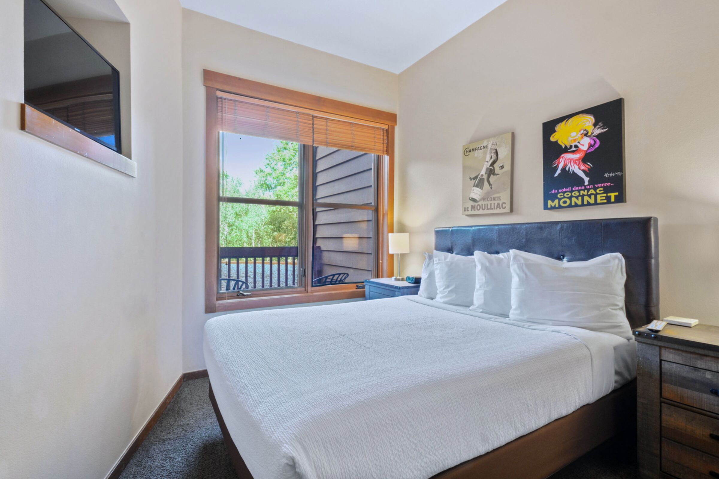 #211/211A - Master Bedroom