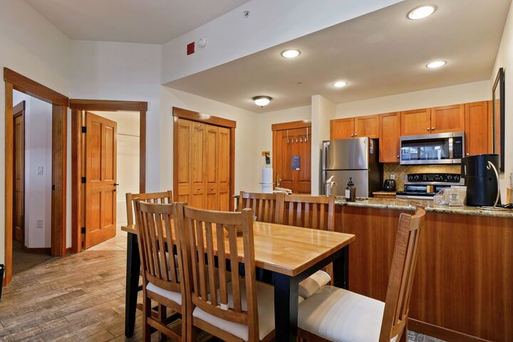 #206 - Dining Area & Kitchen