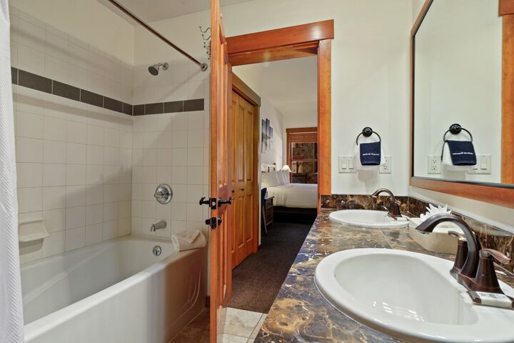 #206 - Master Ensuite Bathroom