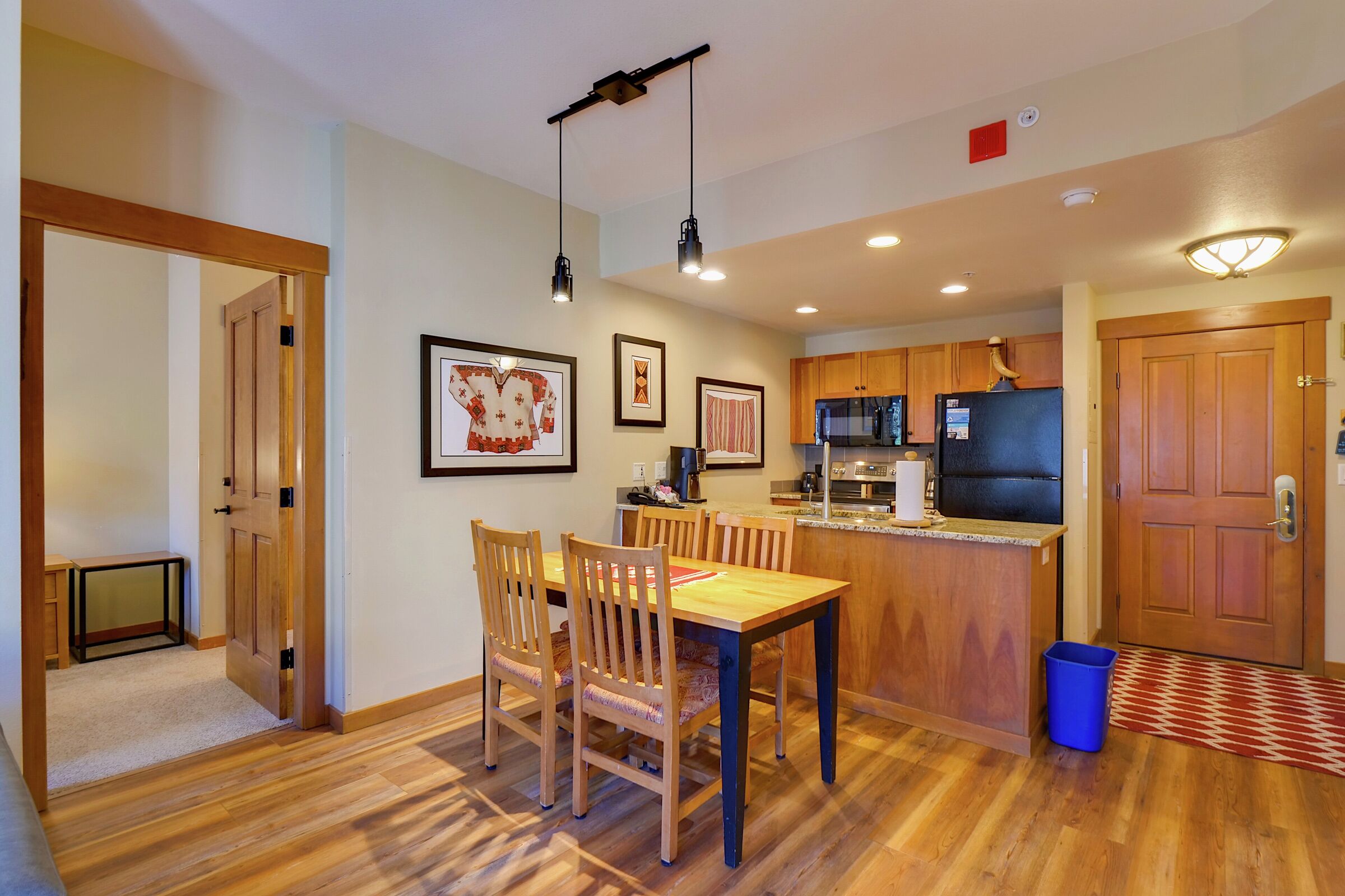 #307 - Dining Room & Kitchen