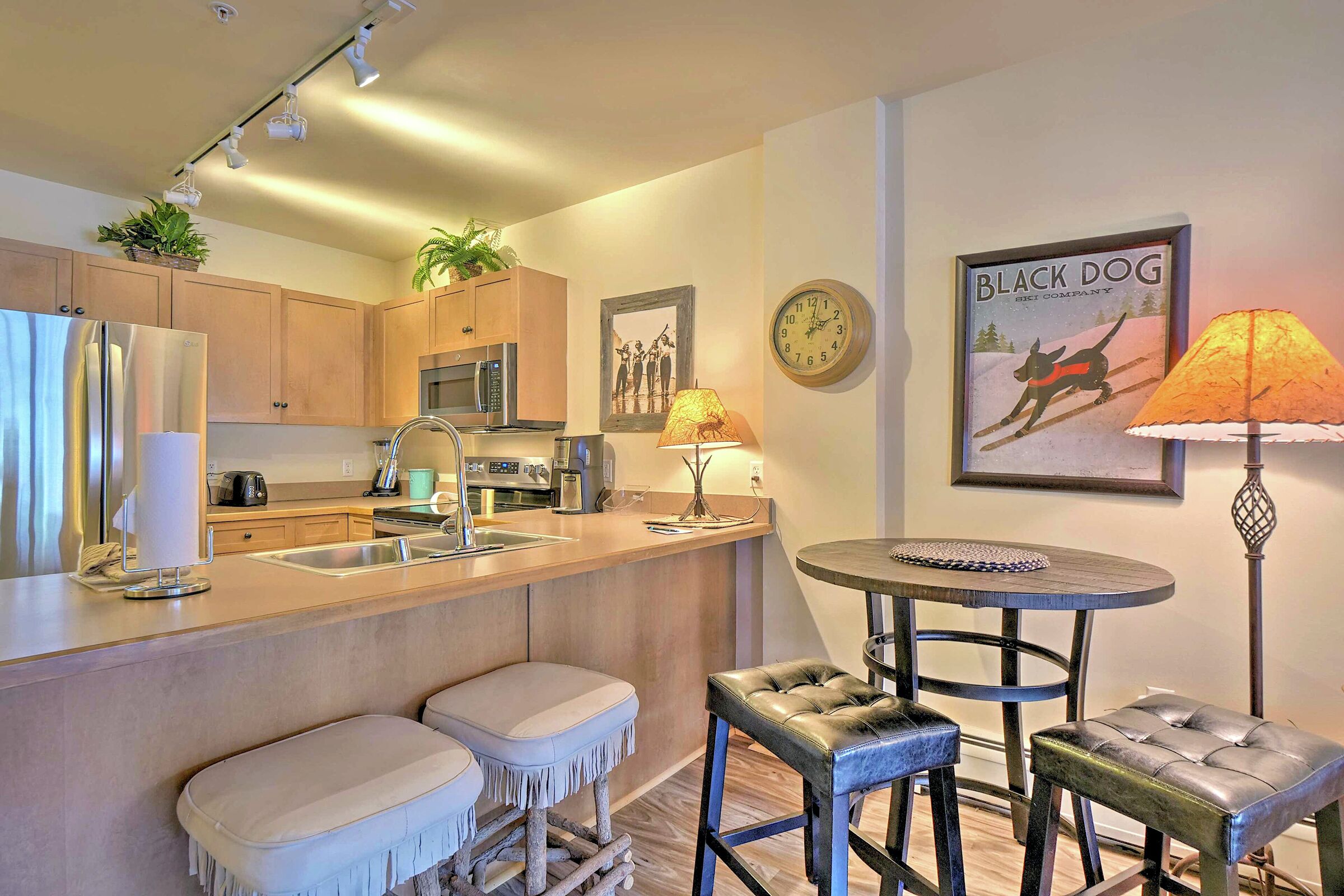 Dining Room & Kitchen