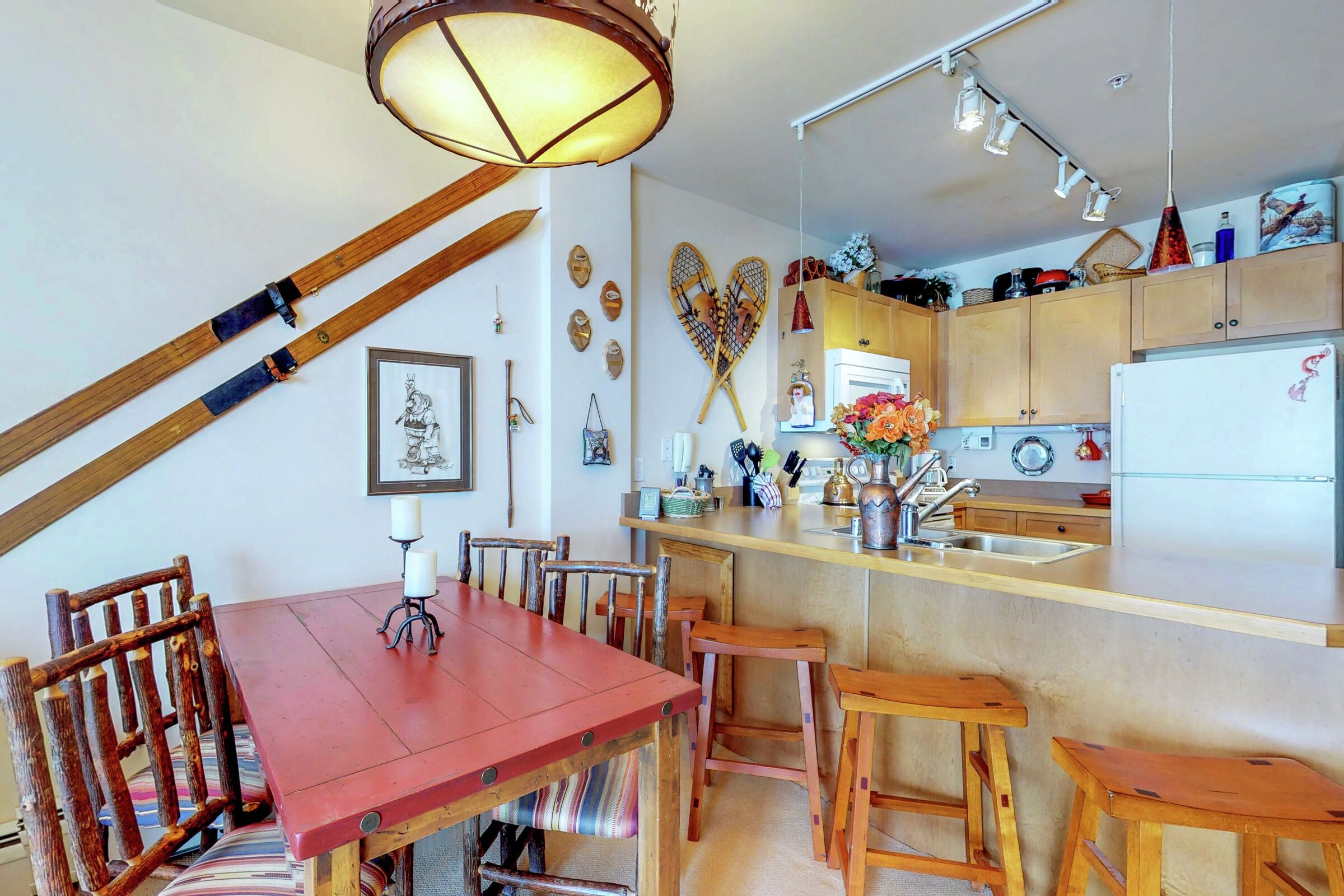 #304 - Dining Room & Kitchen