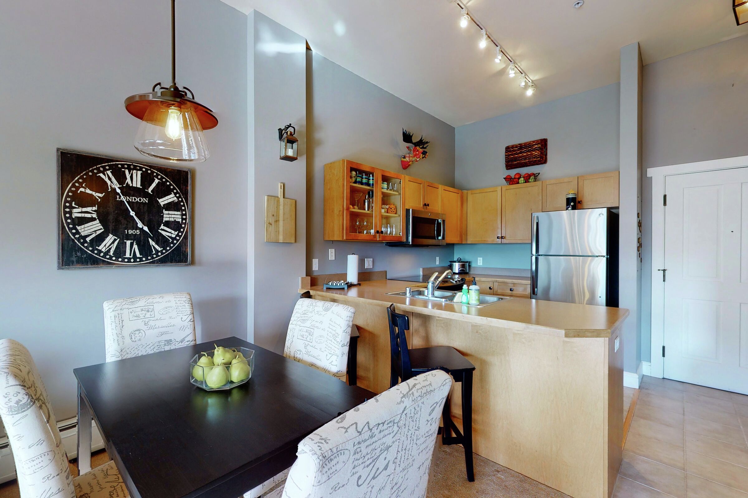 Dining Room & Kitchen