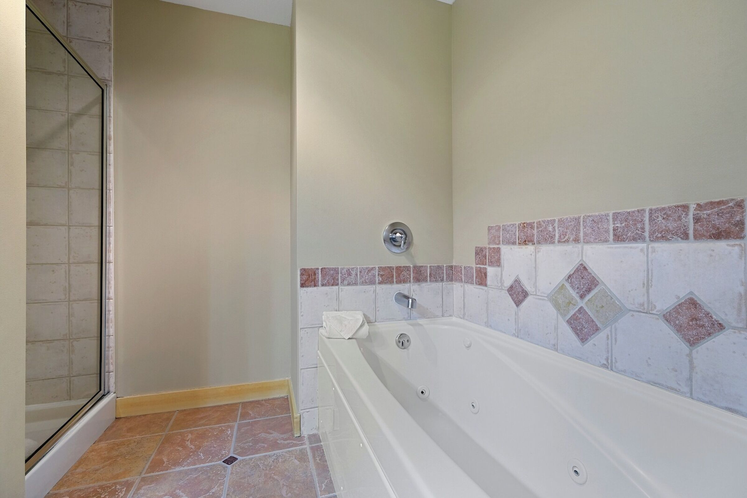 #608 - Ensuite Bathroom