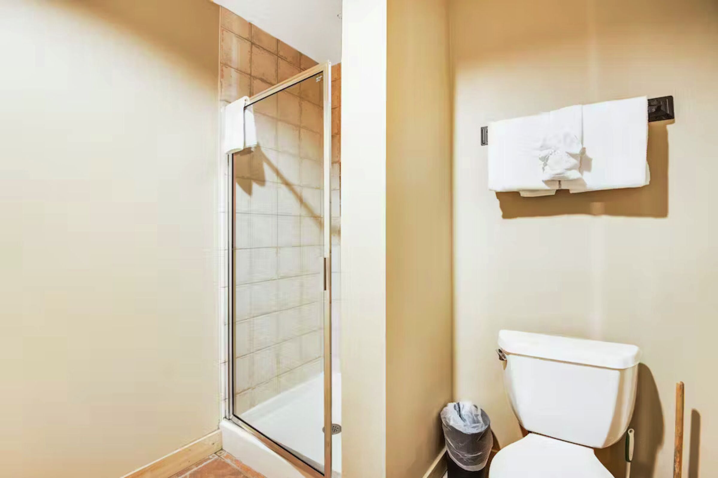 #512 - Master Ensuite Bathroom