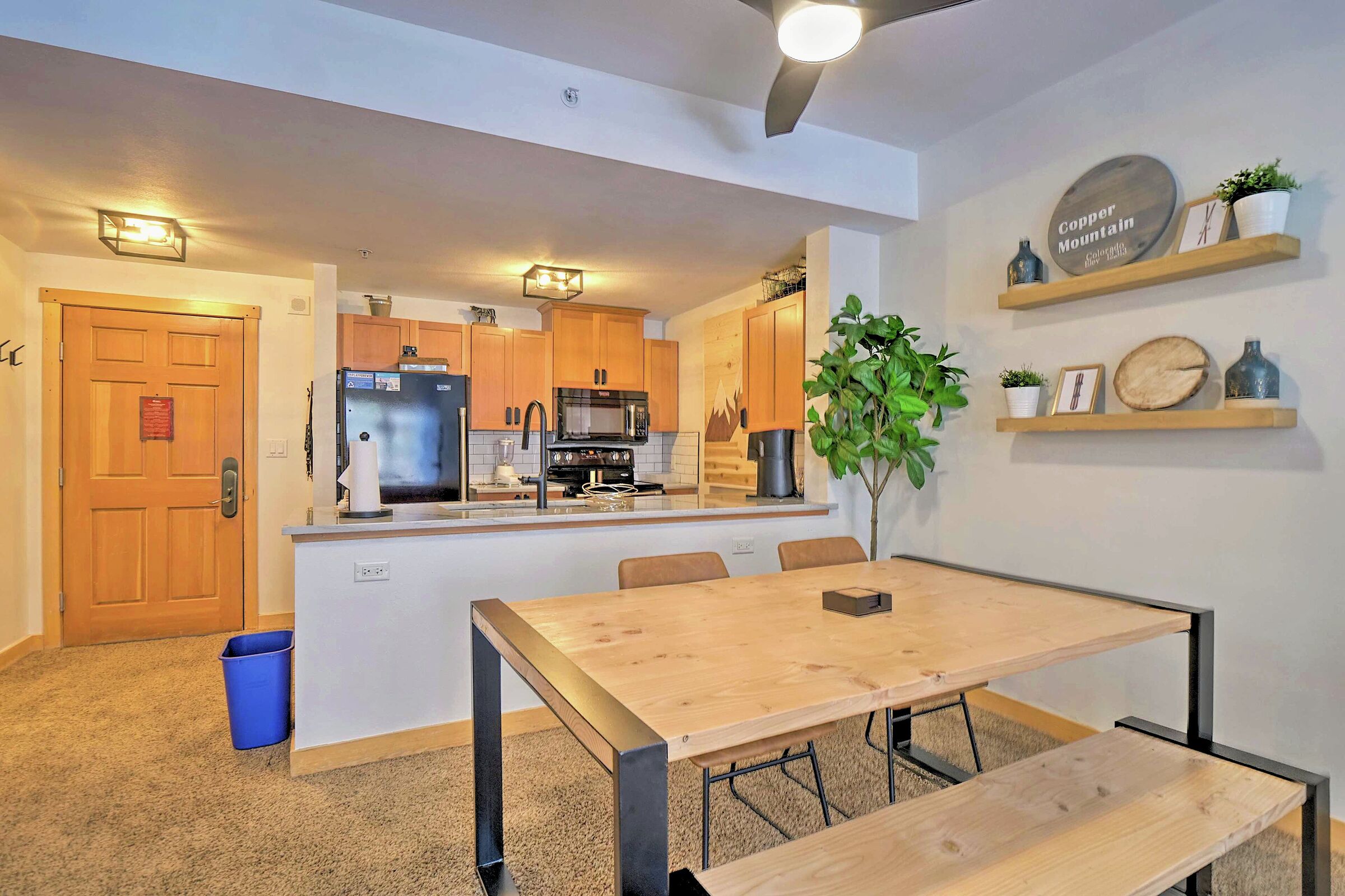 #325 - Dining Room & Kitchen
