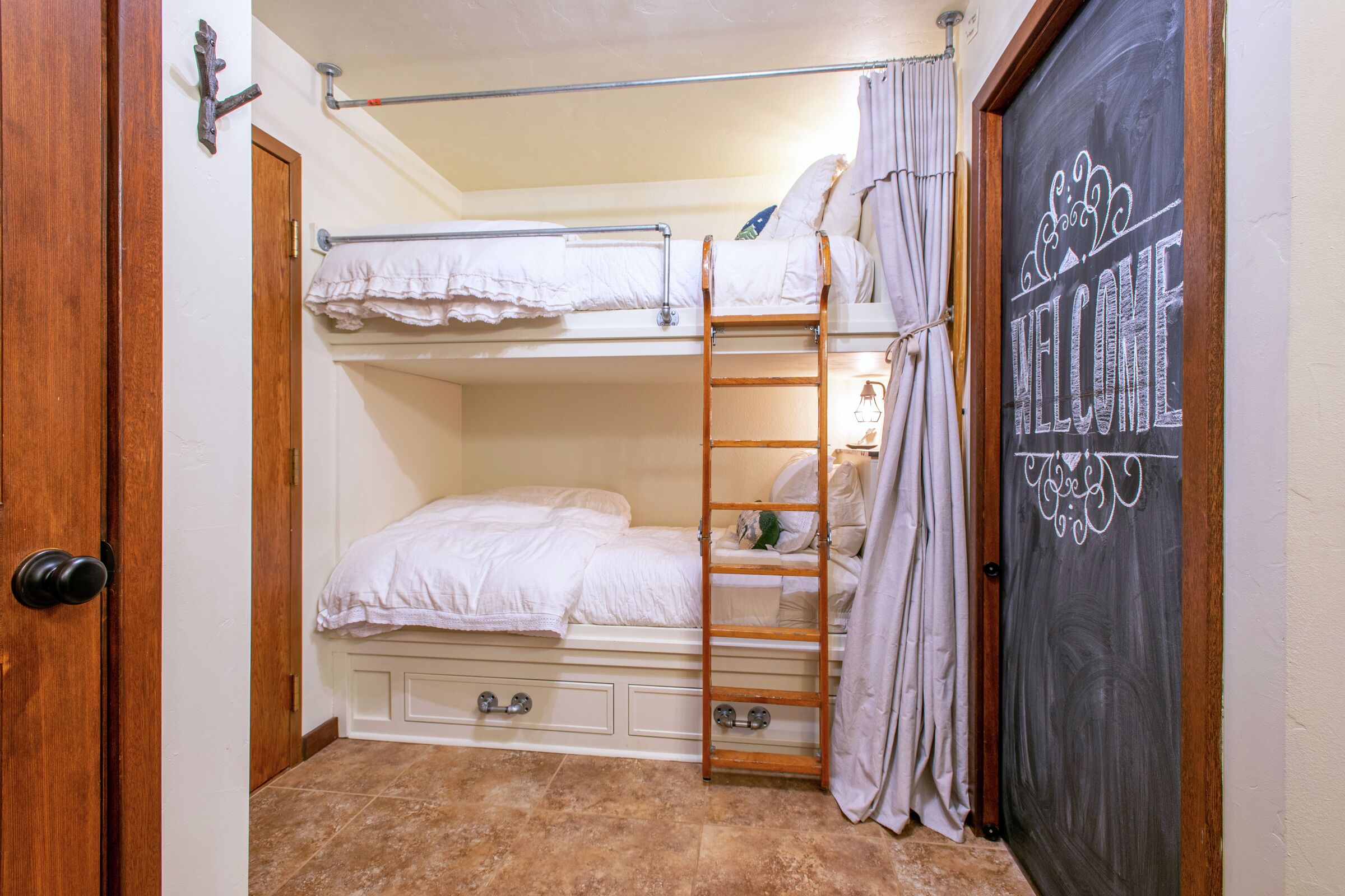 #409 - Studio Nook with Bunk Beds