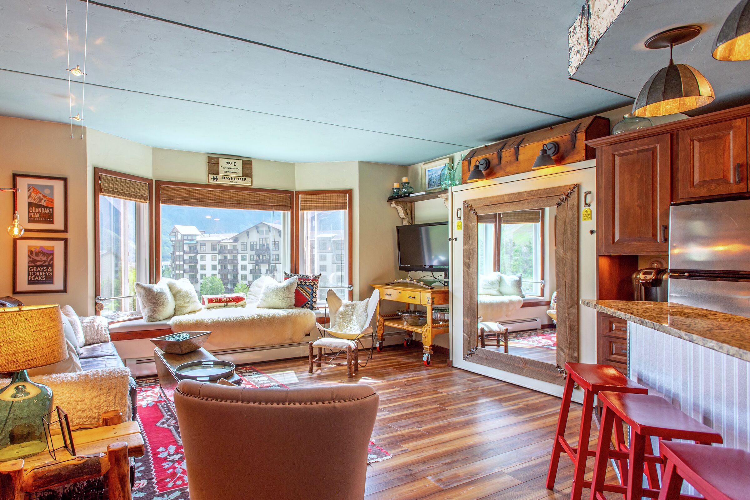#409 - Studio Living Area