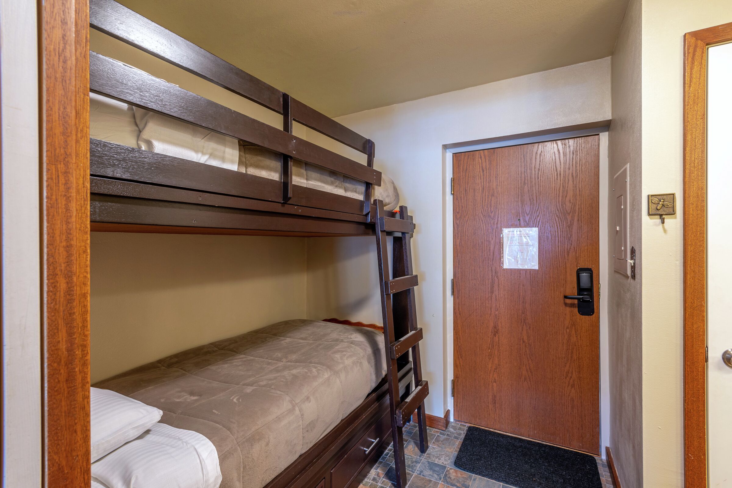 #414 - Studio Nook with Bunk Beds