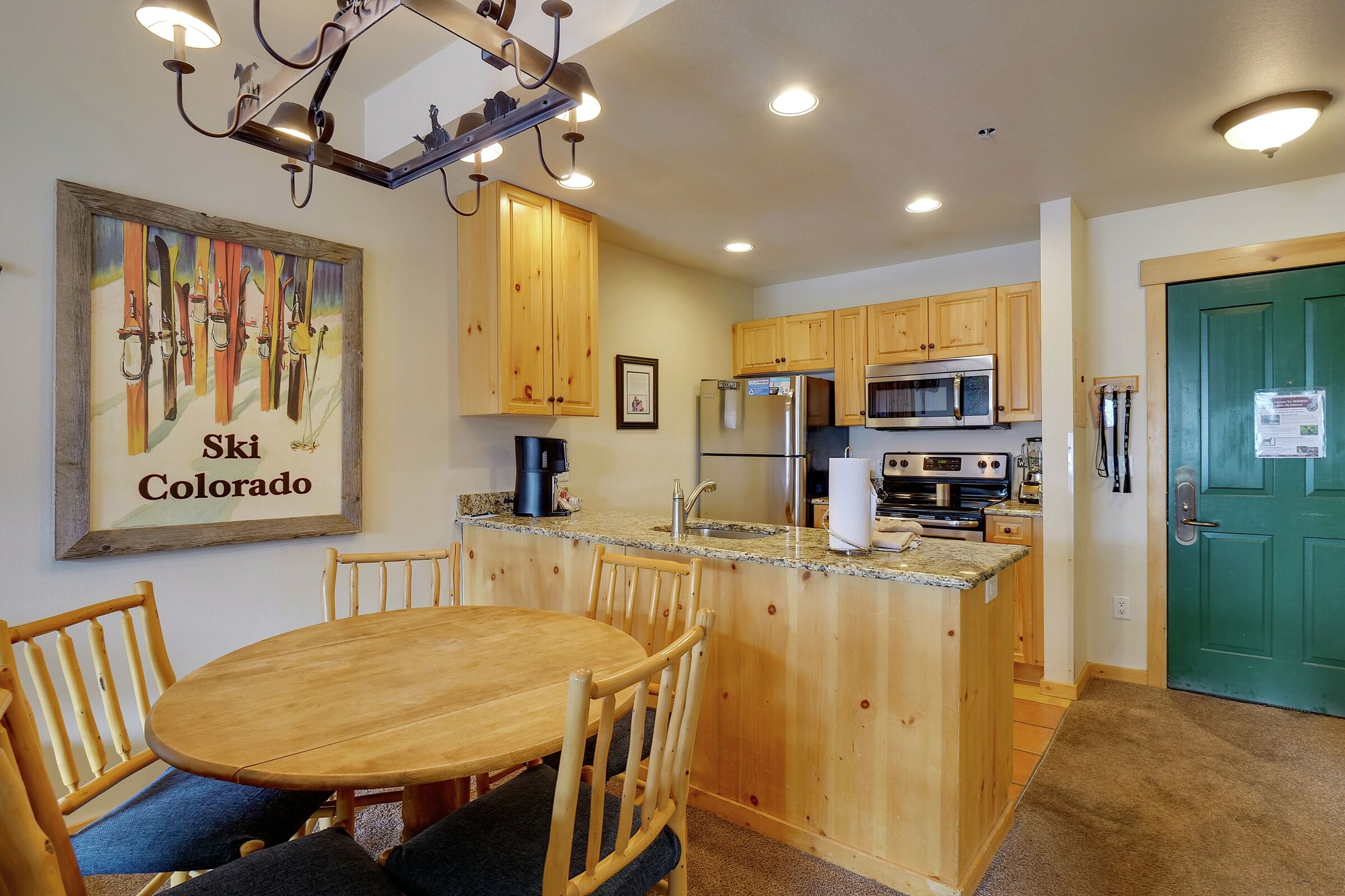 Dining Area & Kitchen