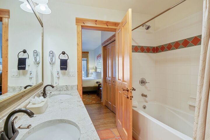 #401 - Master Ensuite Bathroom