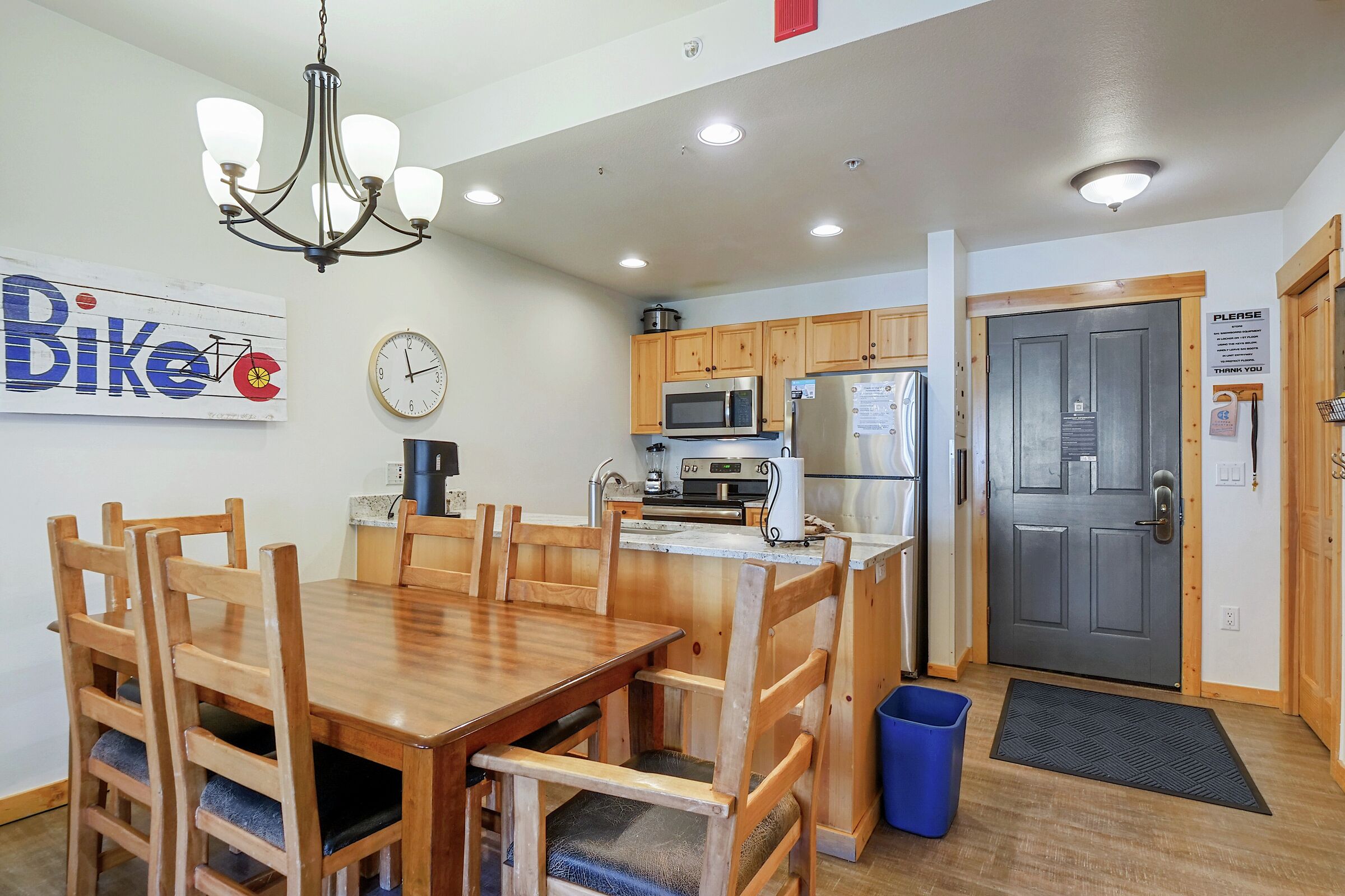 Dining Area & Kitchen