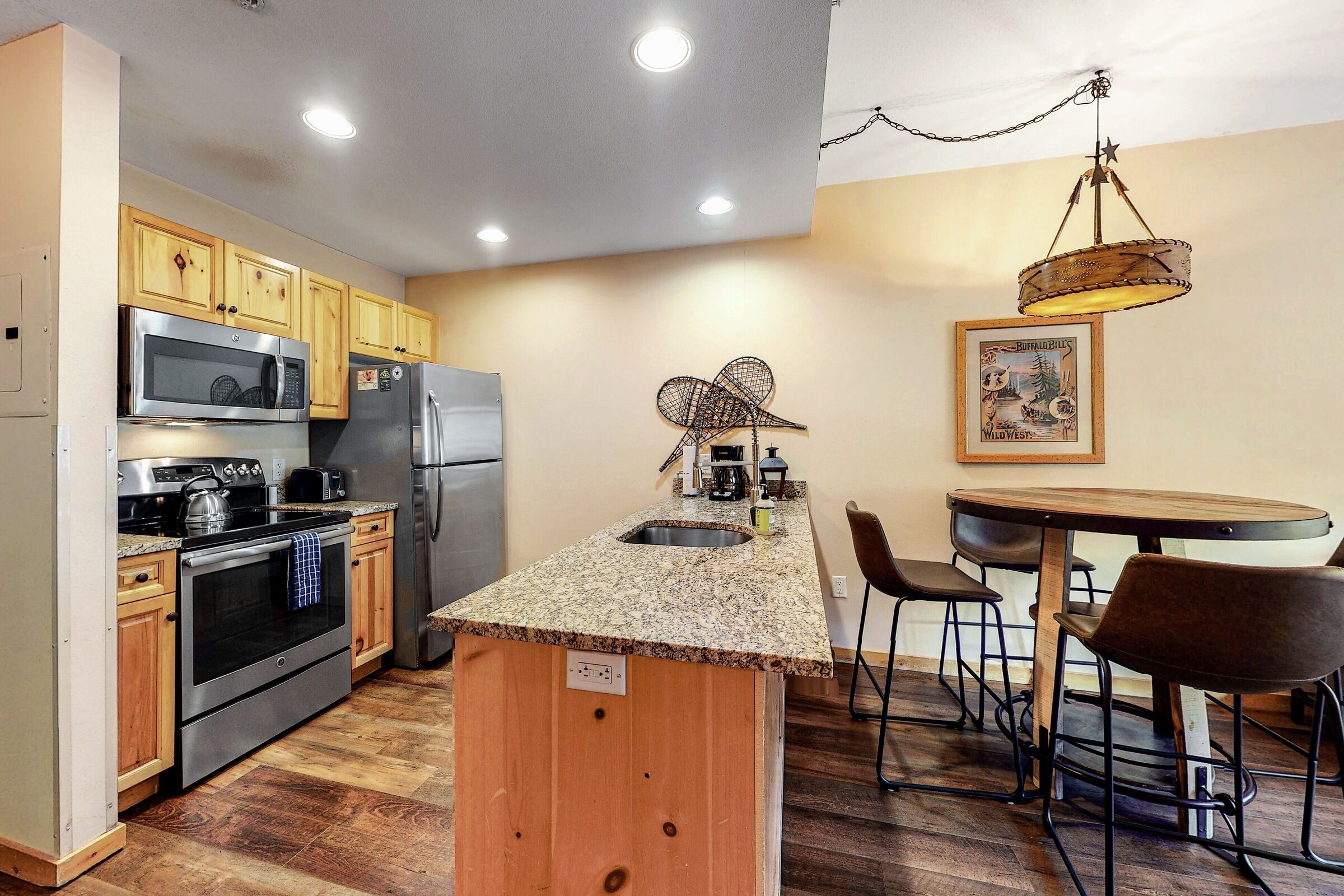 Dining Area & Kitchen