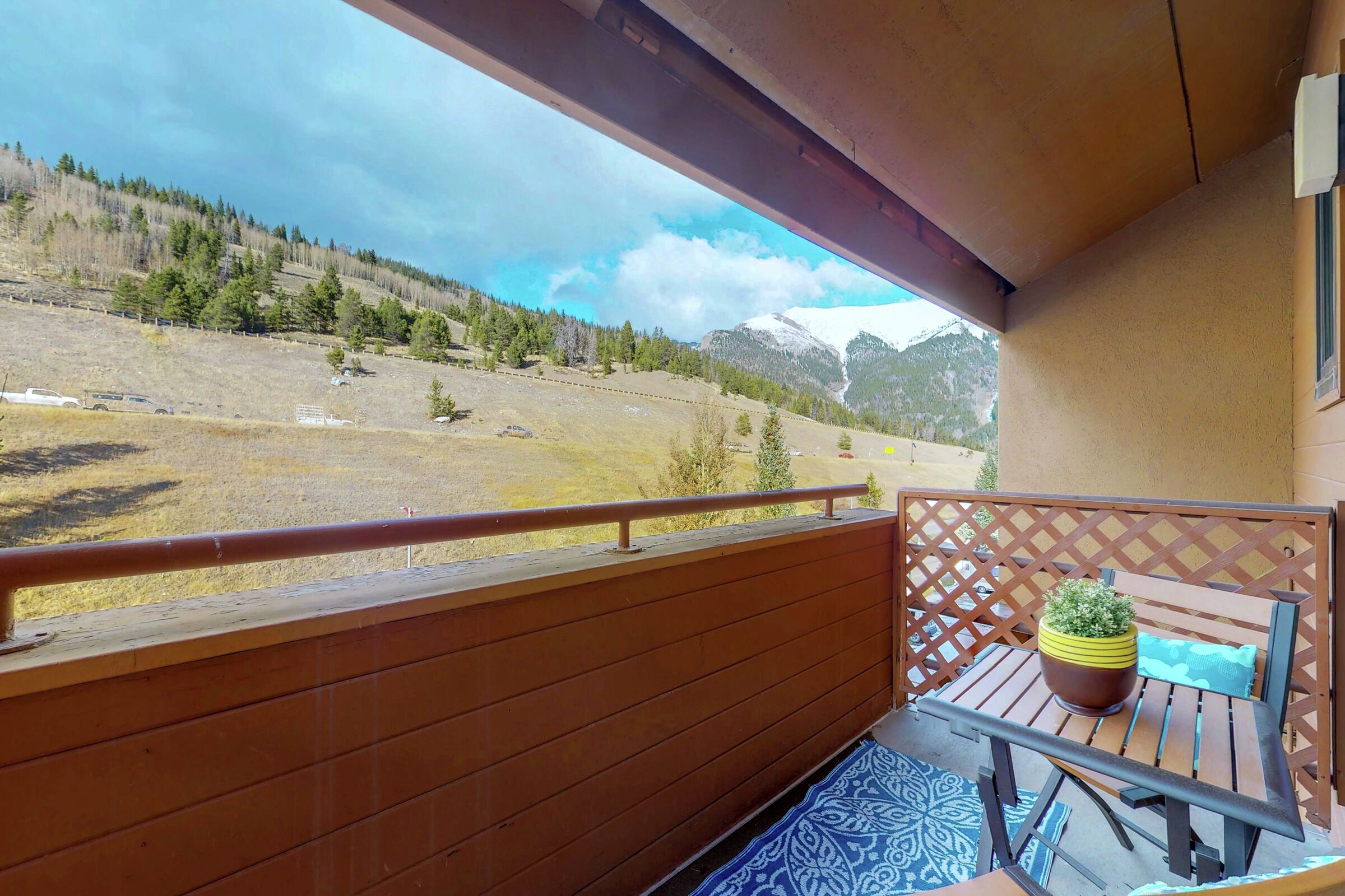 #382 - Studio Balcony