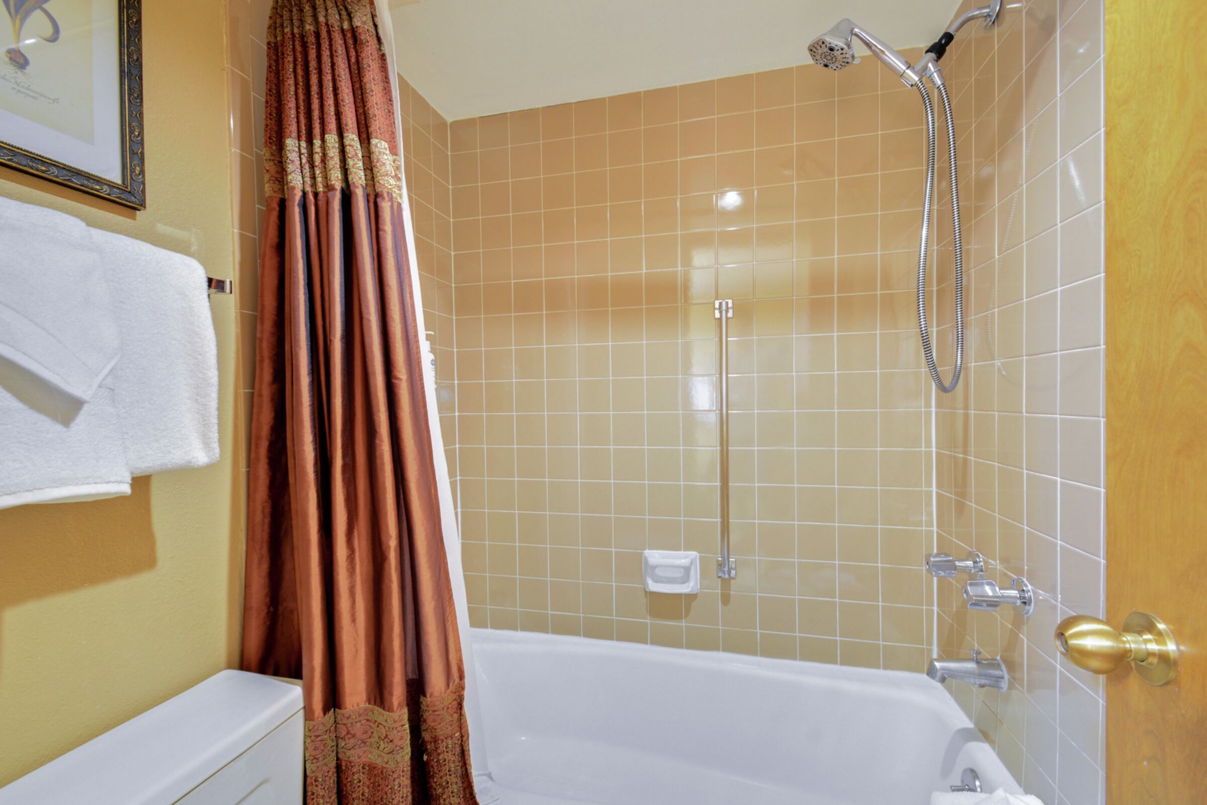 #404BC - Bathroom