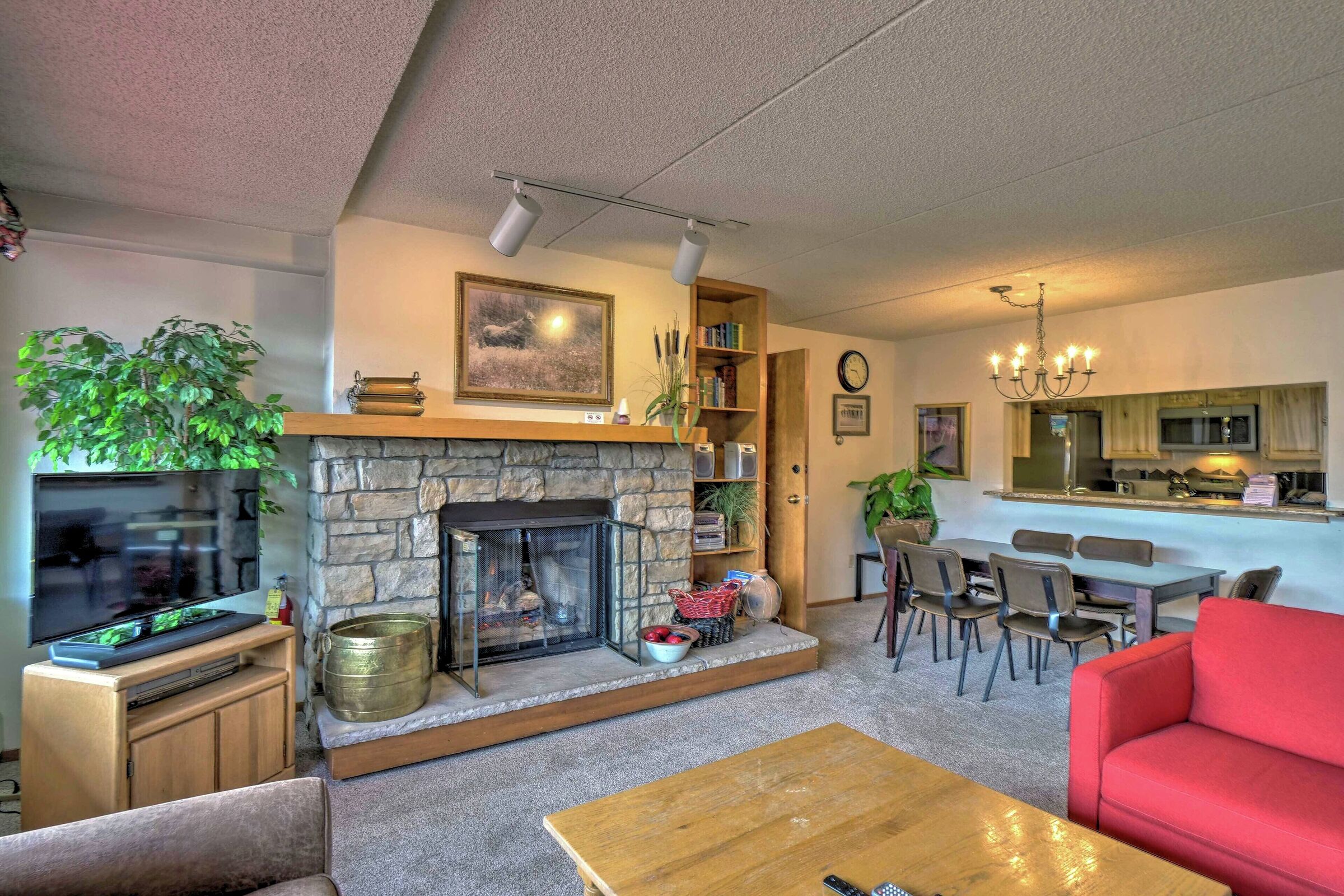 Living Area & Dining Area