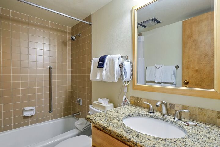 #531/533 - Ensuite Bathroom