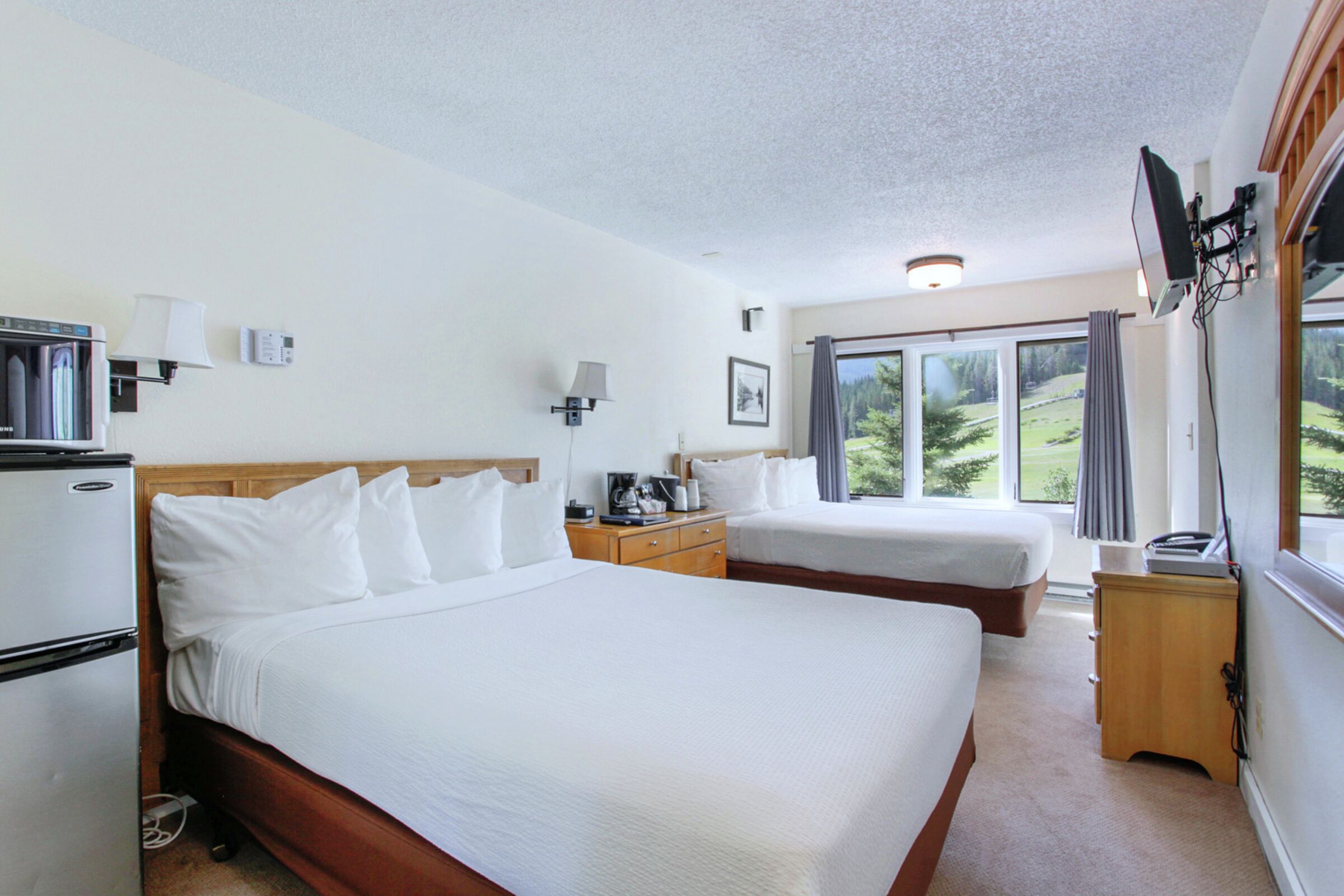 #208/210 - Bedroom