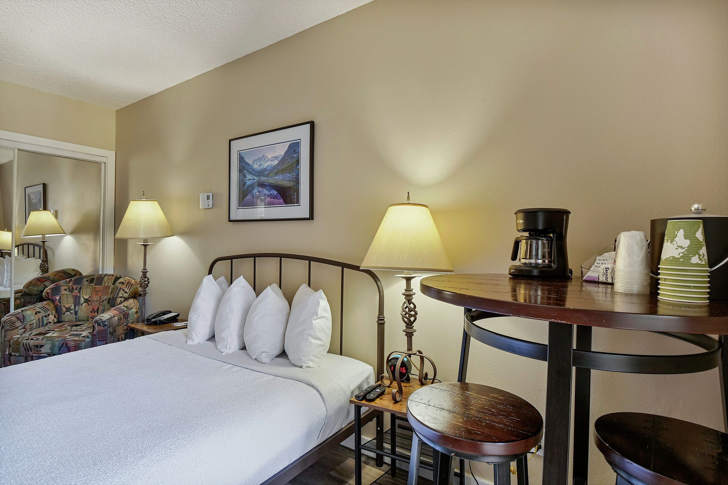 Bed & Living Area