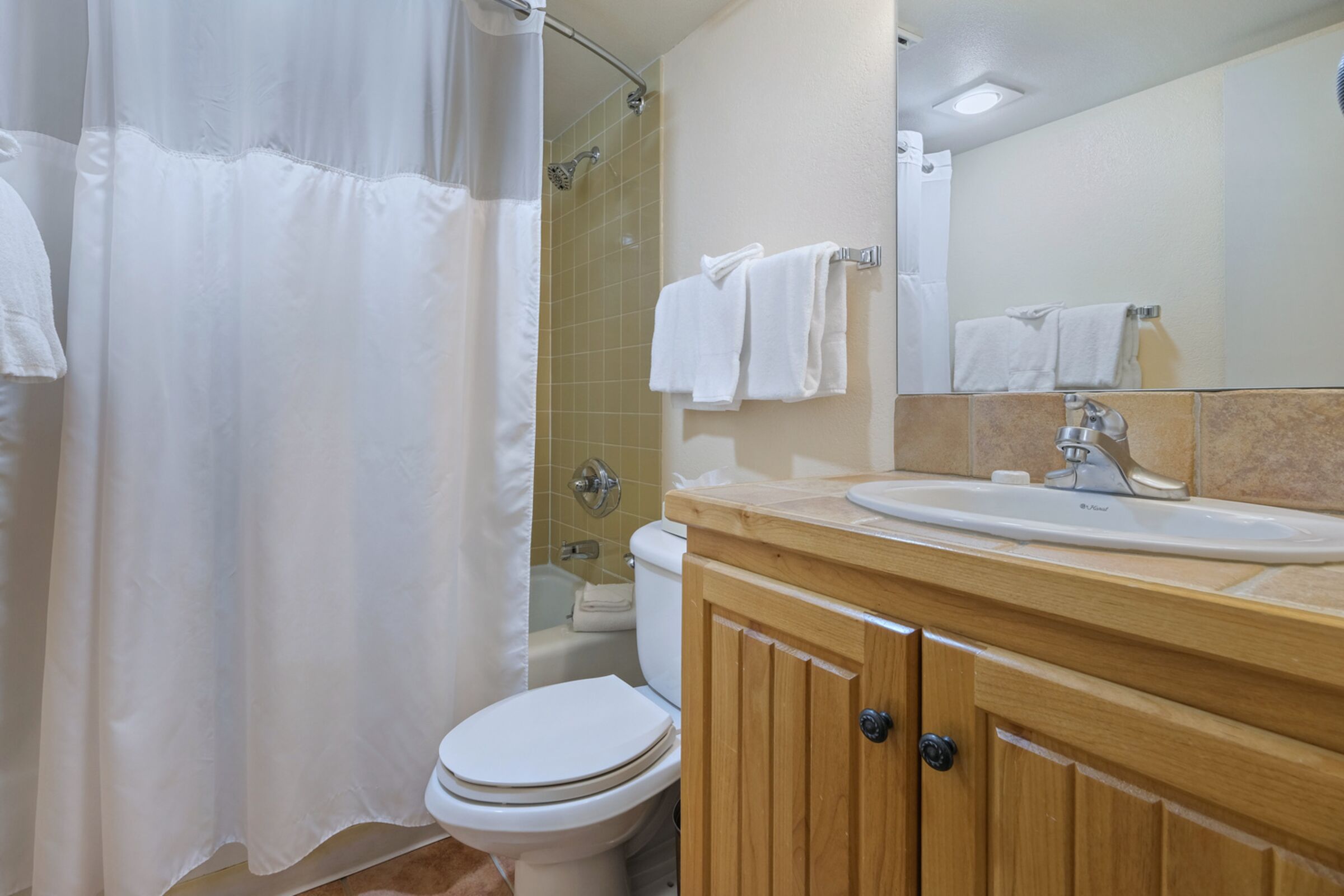 #413/415 - Bathroom