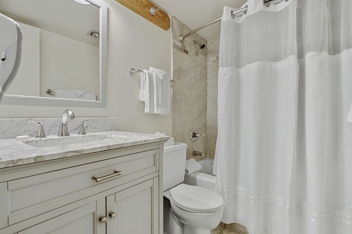 #425/427 - Bathroom