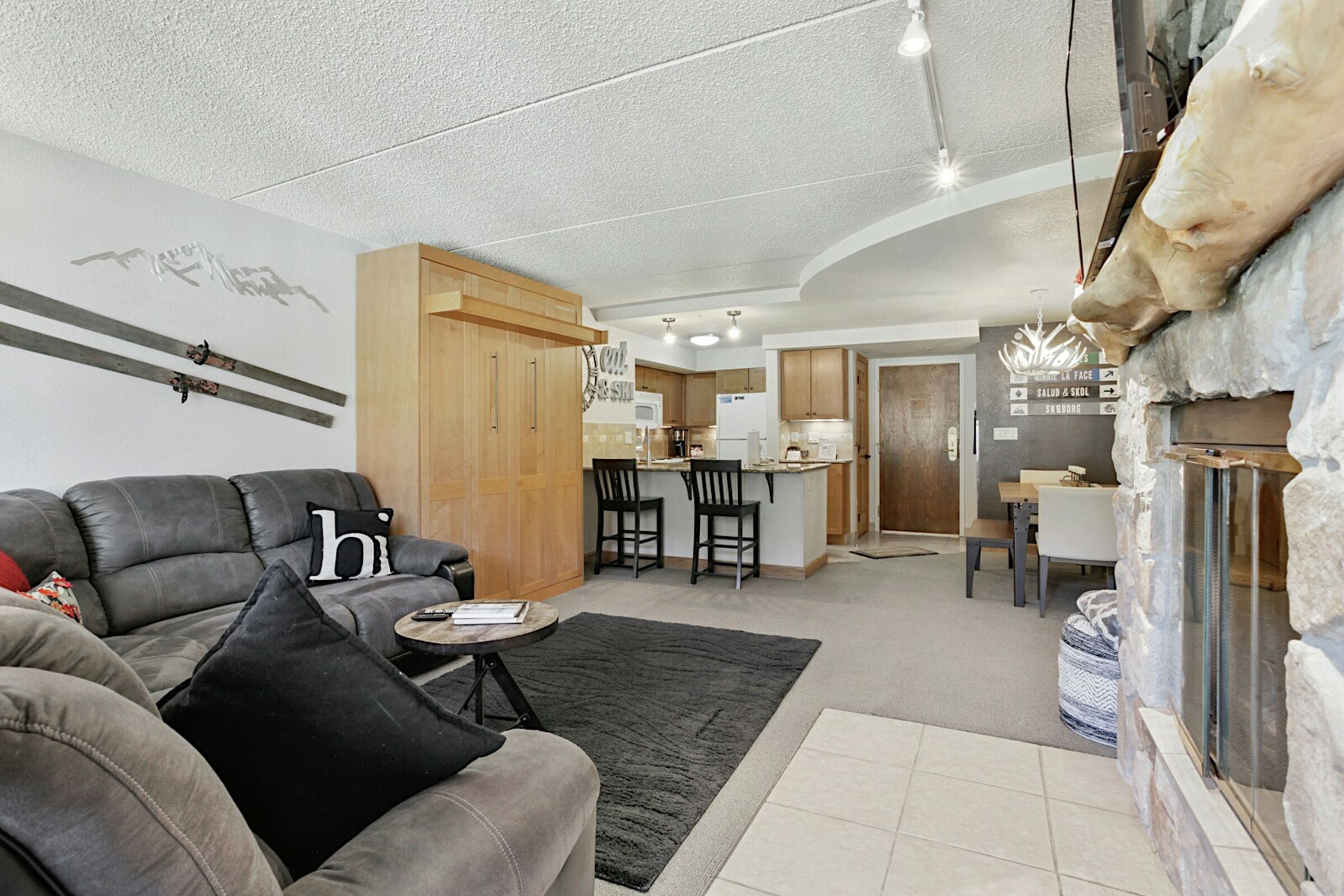 #510 - Living Area