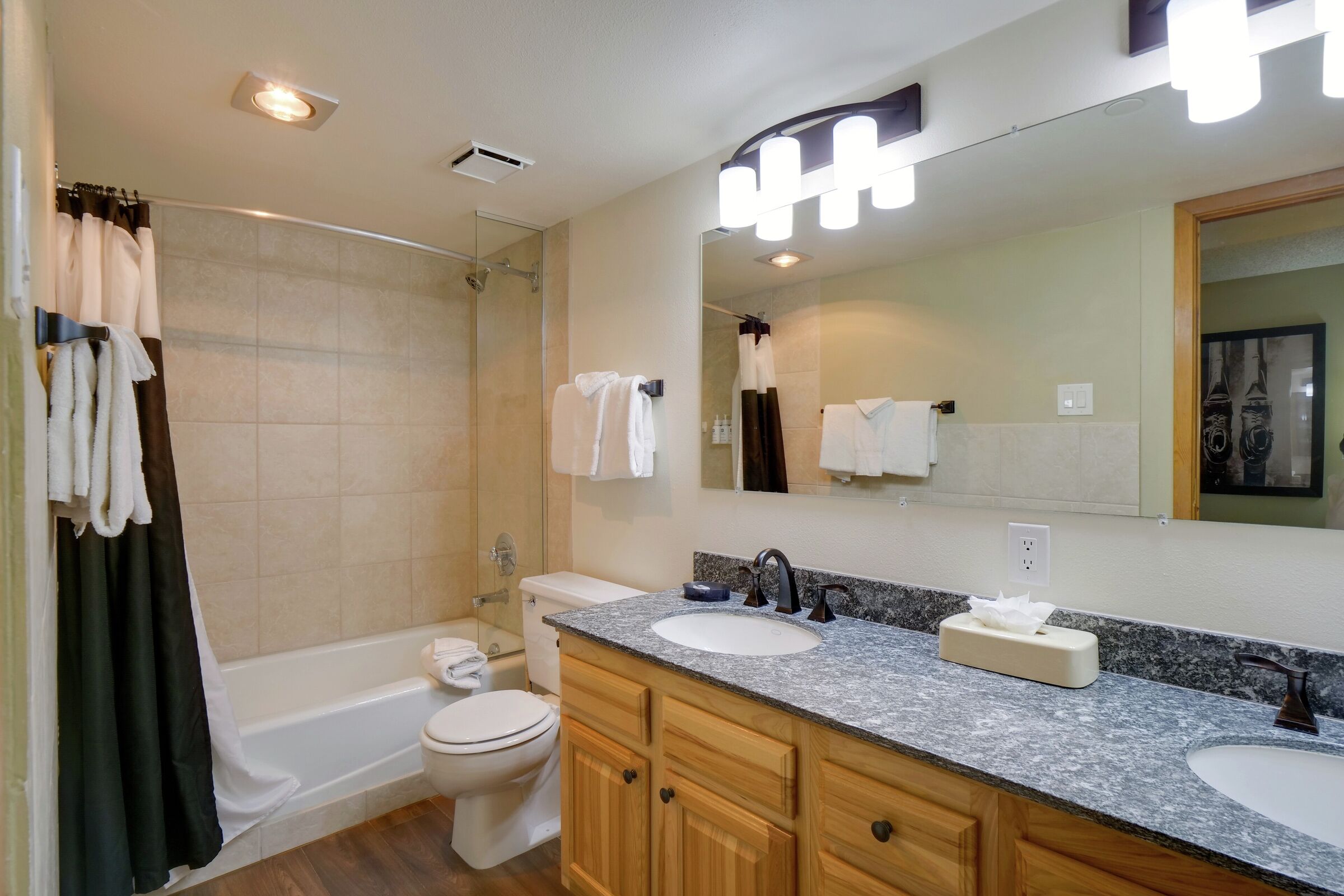 #521 - Master Ensuite Bathroom