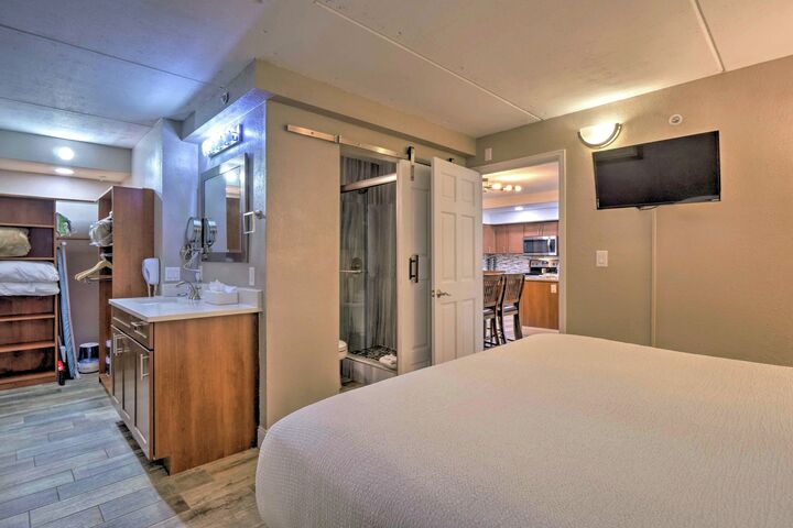 #407/409 - Master Bedroom