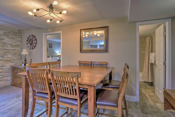 #407/409 - Dining Area